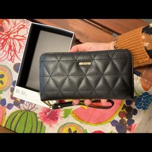 NWT BCBG “Tara” wristlet